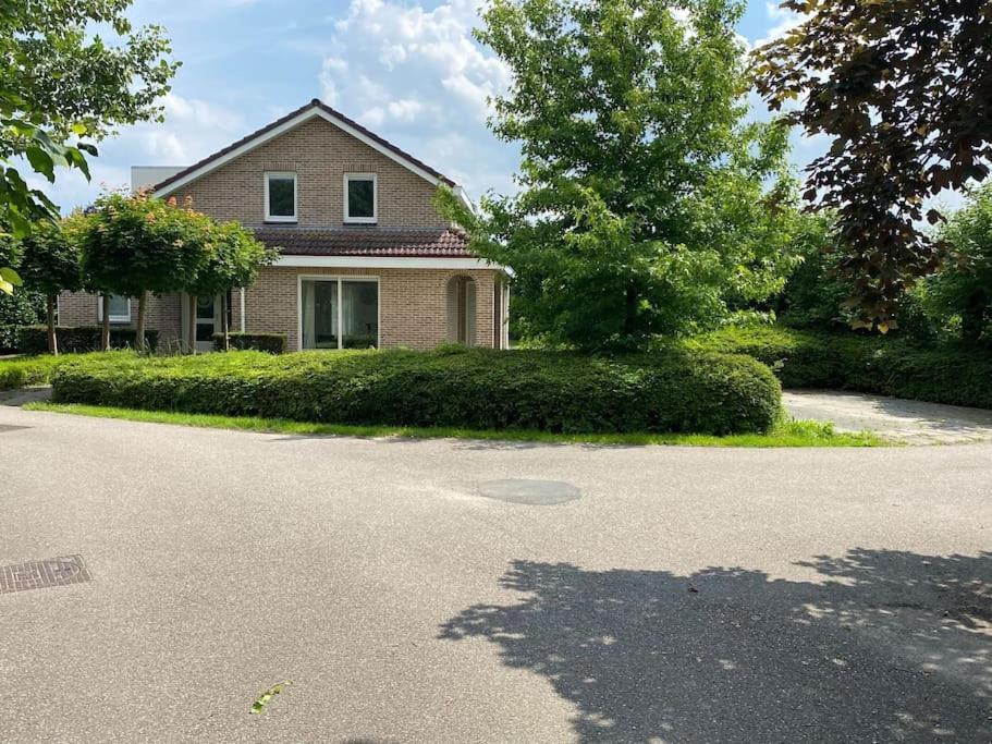 Big Family Villa 12P Big Garden With Bathtub And Jacuzzi Zeewolde Exterior photo